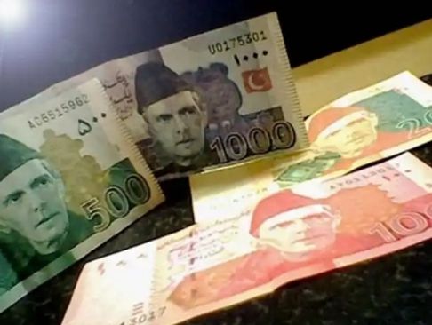 Pakistani rupee falls to yet another historic low against US dollar