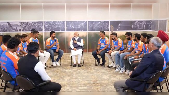 PM Modi Meets Team India At His Residence, Watch Video