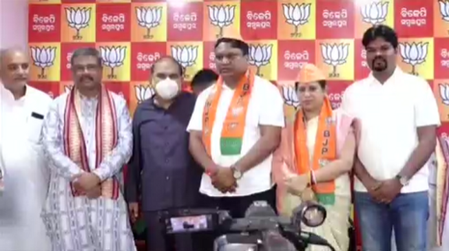 Tanty Couple Joins BJP In Union Minister Pradhan's Presence