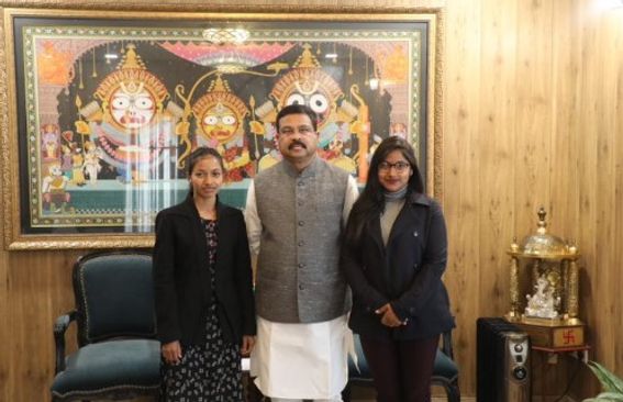 Two Odia girls who attended R-Day parade in Delhi meet Pradhan