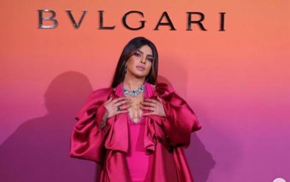 Priyanka Chopra makes fashion statement in pink gown, Nick Jonas calls her hottie