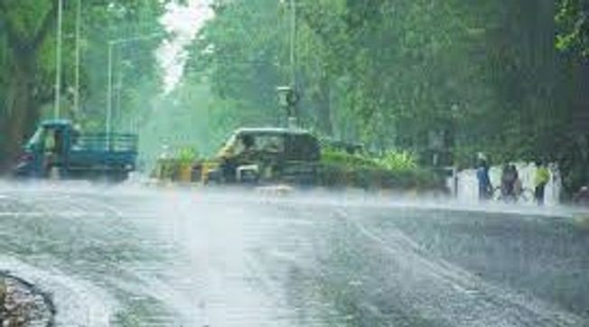 Cool Respite: Thunderstorm, Showers Lash Bhubaneswar; Much-Needed Relief From Humidity