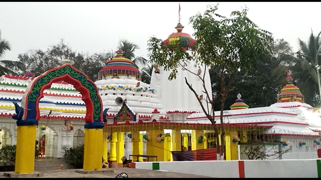 Devotees throng at Tareswar Temple in Khordha for Maha Shivratri