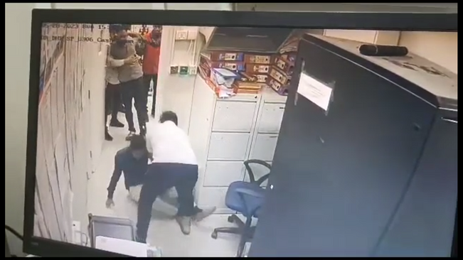 assault on staff at shopping mall in Dhenkanal