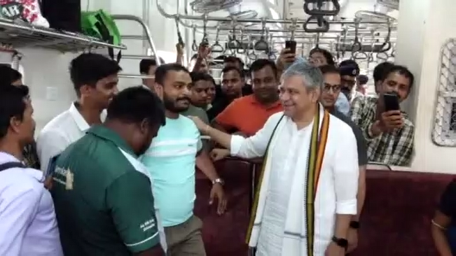 Railway Minister Ashwini Vaishnab traveled by passenger train from Bhubaneswar to Cuttack