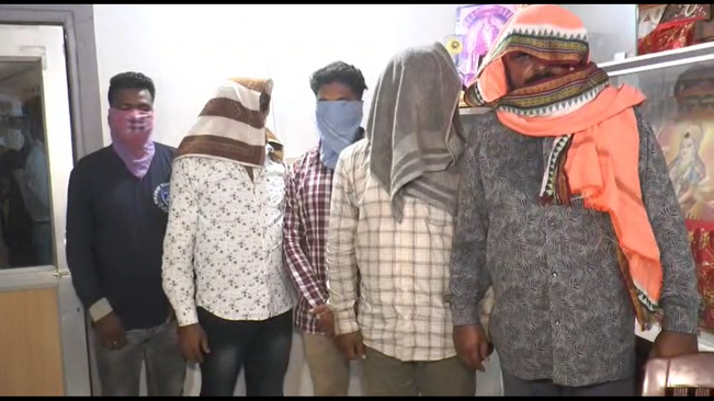 Jharsuguda police have arrested 5 Anath district cheaters after the complaint.