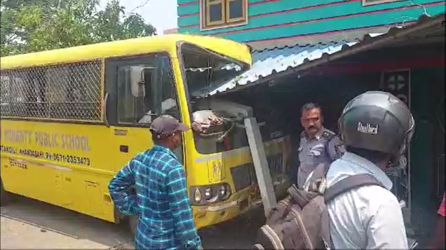 school bus accident in cuttack nischintakoili