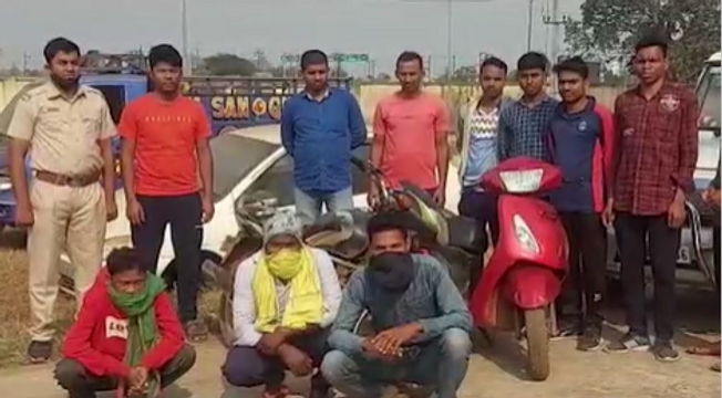 Mobile squard caught illegal 'Bhanga and Country-made Liquor' supplier in Jajpur