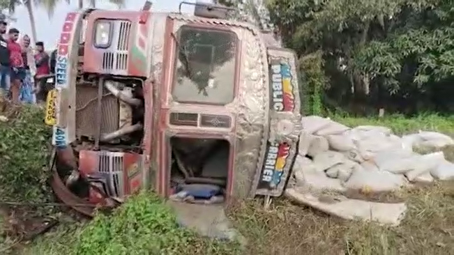 A truck overturned due to fog in Jagatsinghpur