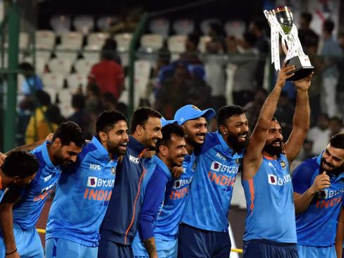 India beat Australia by six wickets in third T20I, clinch series 2-1