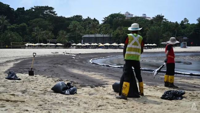 Beaches on islands shut after oil spill spread to coastlines