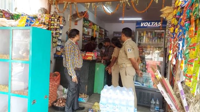 15 shops raid on behalf of the district administration