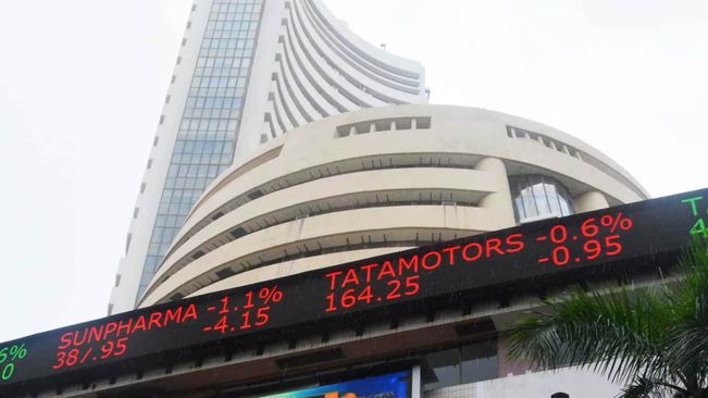 Sensex Trades Flat, Power Grid And M&M Top Gainers