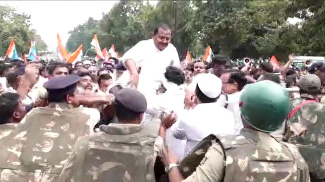 Congress Gheraos Odisha Secretariat, Protests  BJD Govt's 'Misrule'