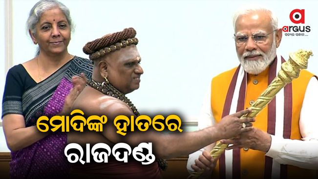 Adhinam handed over Sengol to Prime Minister Modi