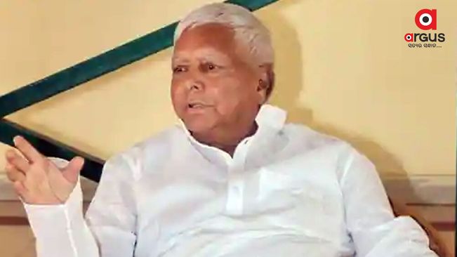 RJD chief Lalu Prasad leaves for Singapore for further treatment