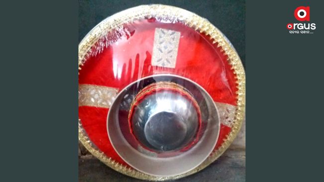 A thief, who stole Karwa Chauth 'thalis' in Delhi, was arrested on Thursday, said police.