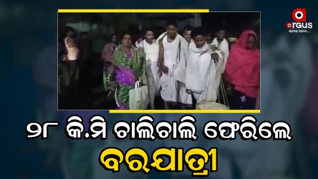 The driver left the steering wheel due to the agitation and the bridegroom returned