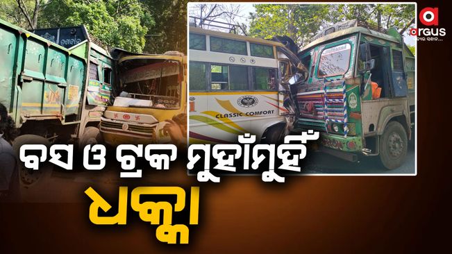 Bus and truck head-on collision: 30 serious