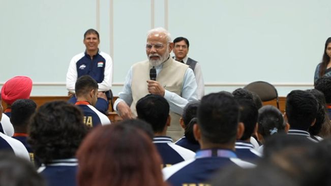 PM Modi meets Indian Paralympics contingent at his residence