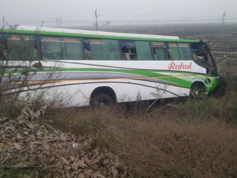 Pilgrim bus accident: 12 passengers injured