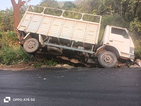 truck-accident-in-taptapani-ghati-berhampur