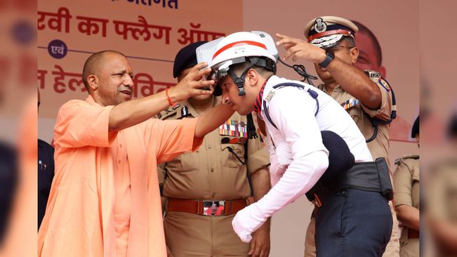 UP CM Flags Off Upgraded PRV In 2nd Phase Of UP-112; Distributes AC Helmets To Traffic Police