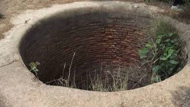 Gujarat: Two migrant children die after falling into well