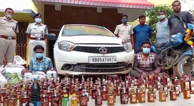 Smuggled liquor in huge quantity seized from car, 2 held