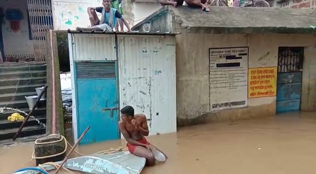 ଲଗାଣ ବର୍ଷା ଯୋଗୁଁ ଖୋର୍ଦ୍ଧାରେ ବନ୍ୟା ପରିସ୍ଥିତି