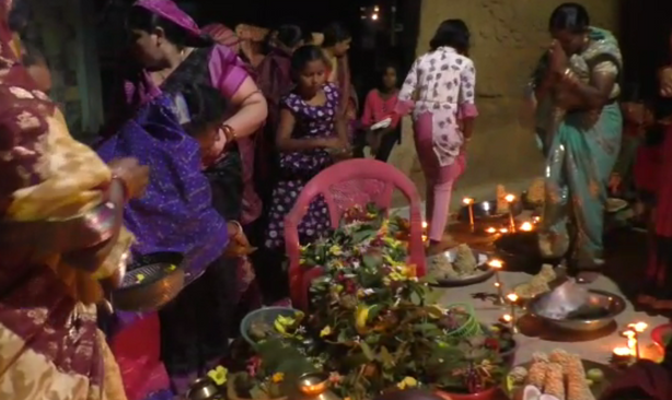 Sisters invoke Goddess Durga on Bhai Jiuntia for wellbeing of brothers
