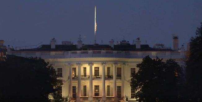 Candles lit at White House to honour 5L Covid deaths in US