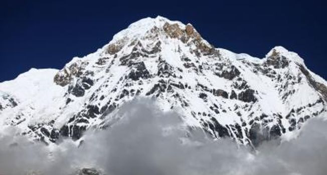 6 female climbers reach atop Mt. Annapurna