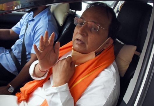 Arun Singh reaches Yediyurappa's residence for discussions