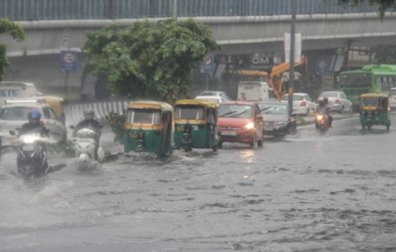 Rainfall causes waterlogging, traffic jams in Delhi